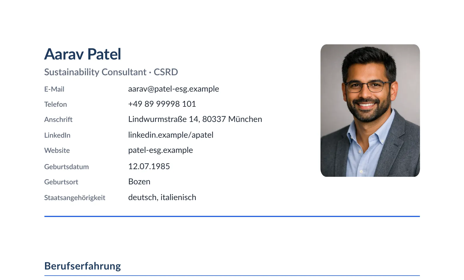 Header of a CV rendered with JACVault in its German version: name and job title on the left, below them the personal-data block in two columns labeled E-Mail, Telefon, Anschrift, LinkedIn, Website, Geburtsdatum, Geburtsort and Staatsangehörigkeit, the photo top right, and the section heading Berufserfahrung underneath